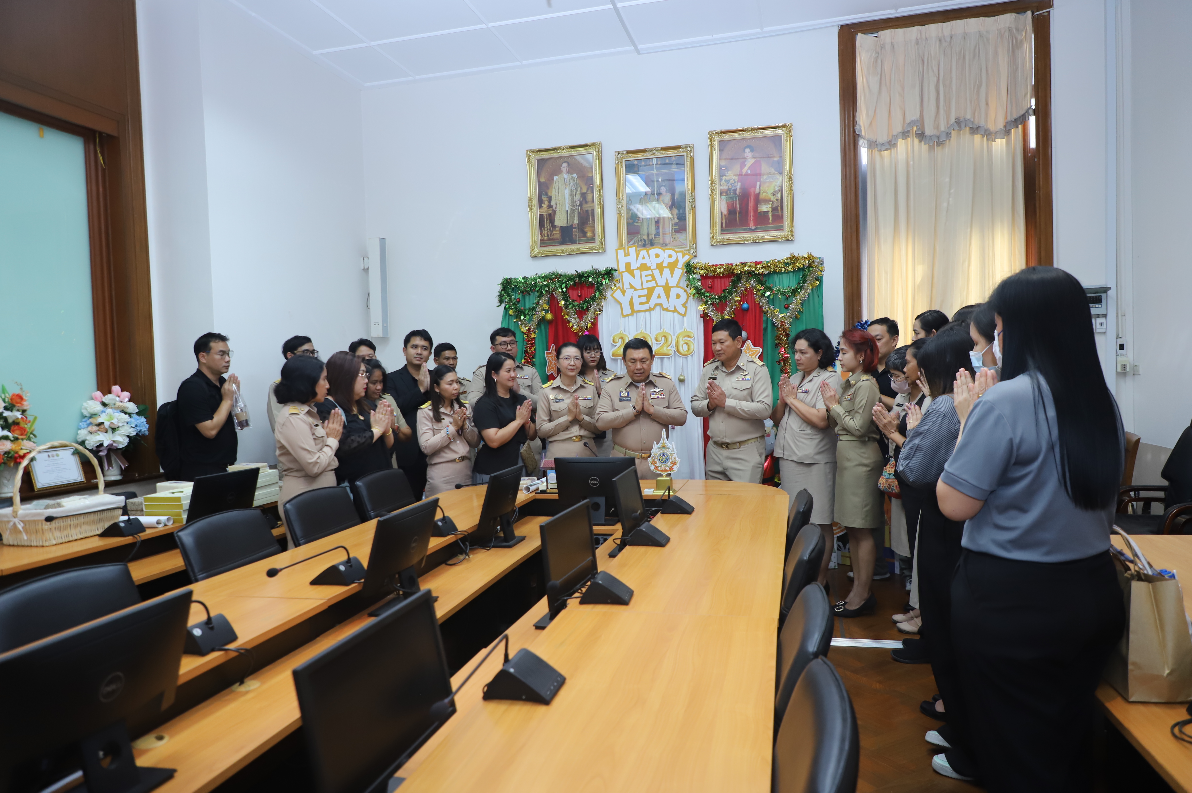 title - ส.ป.ก. ร่วมกัน สวัสดีปีใหม่ ผู้บริหารสำนักงานการปฏิรูปที่ดินเพื่อเกษตรกรรม พร้อมรับพรต้อนรับปีใหม่ 2569